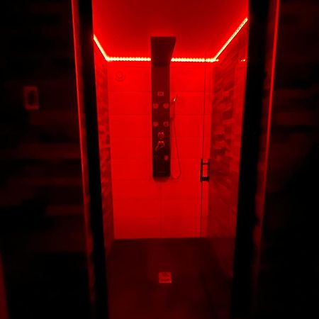 Love Room: Aux Plaisirs Des Sens Jacuzzi Prive Barr Exterior foto
